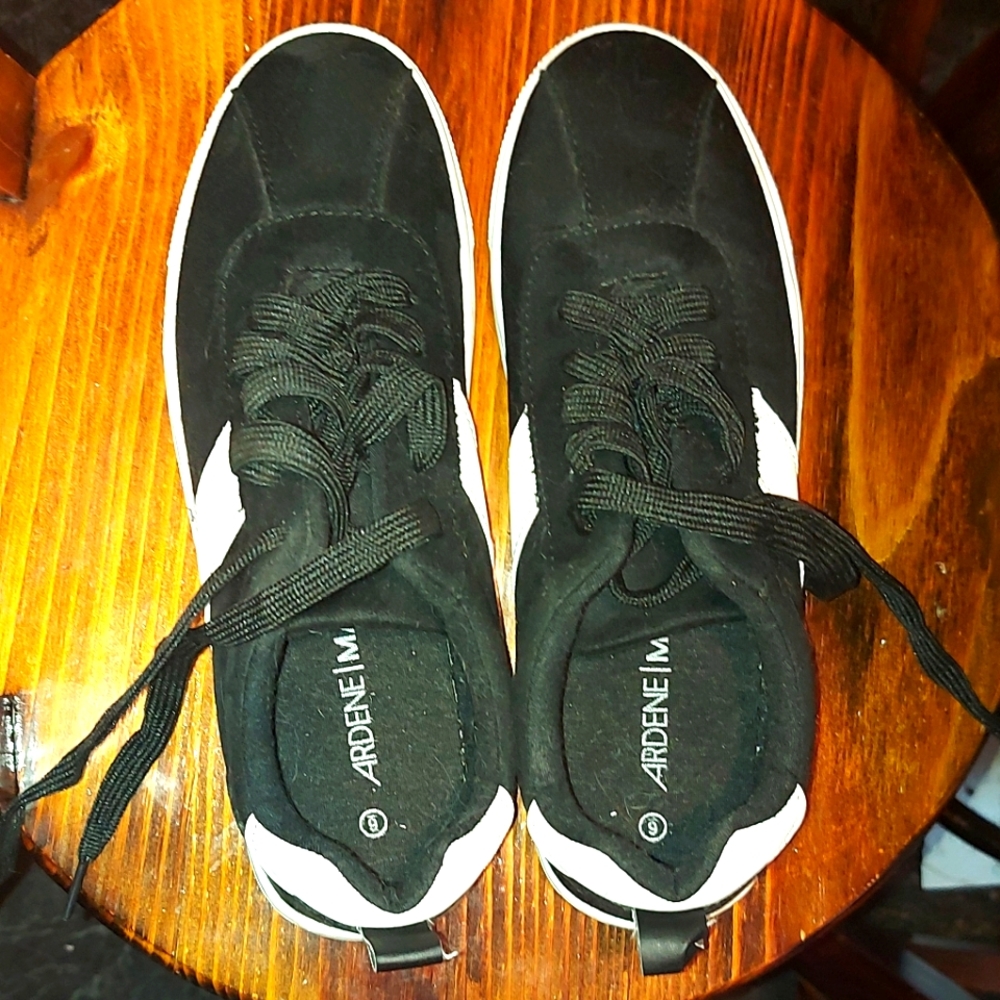 Ardene size 6 sneakers